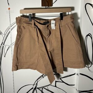 NEW Banana Republic Women's Khaki Denim Trouser 4” Shorts w/ Belt + Pockets Sz8